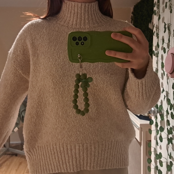 Sweater - Picture 2 of 4